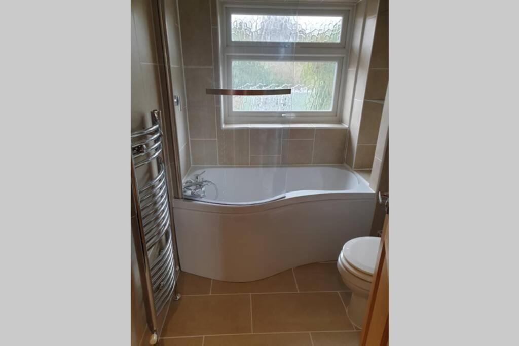 Central Ashford Stay - Contractors & Families Welcome - Free Parking Luaran gambar