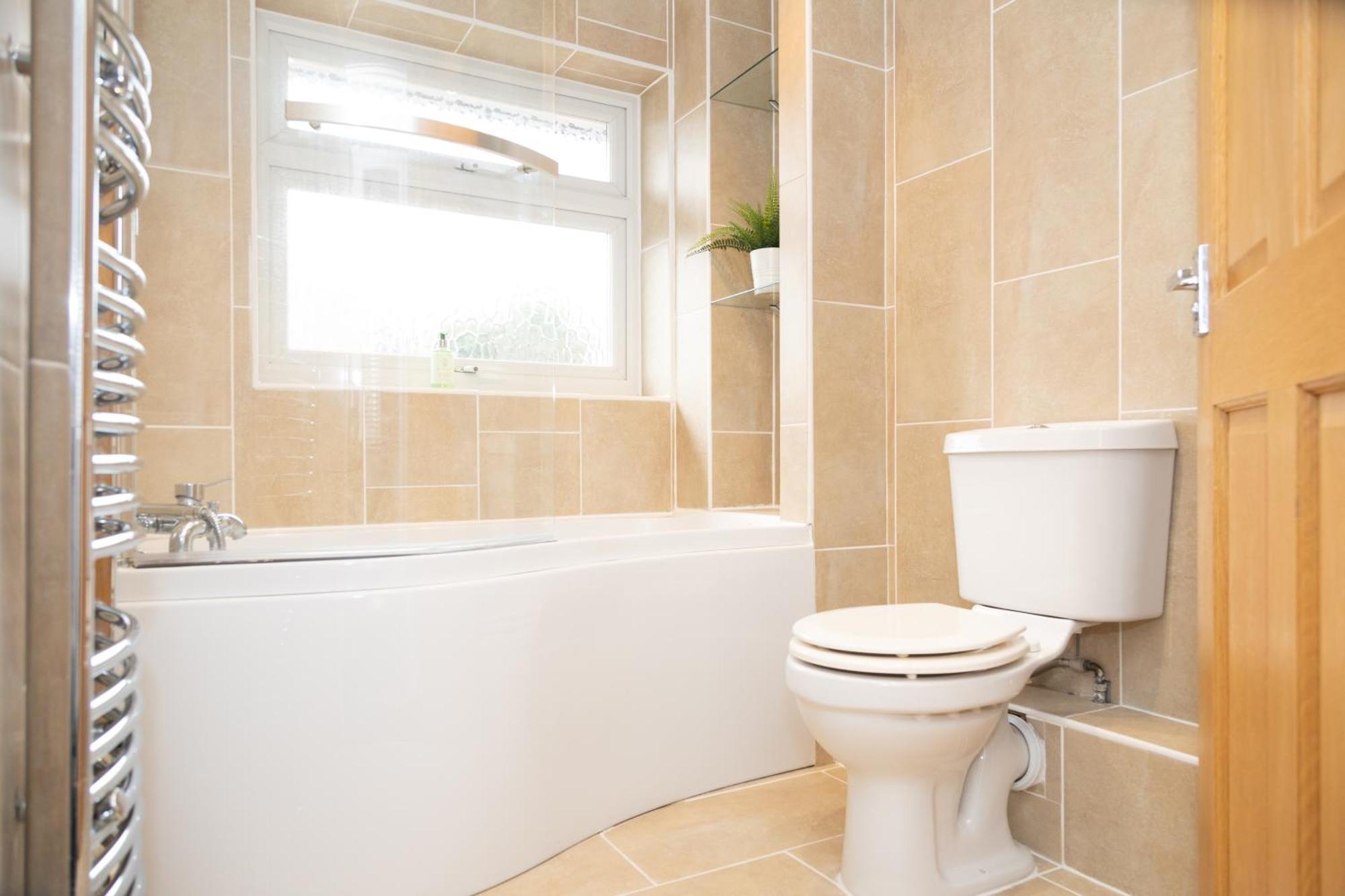 Central Ashford Stay - Contractors & Families Welcome - Free Parking Luaran gambar